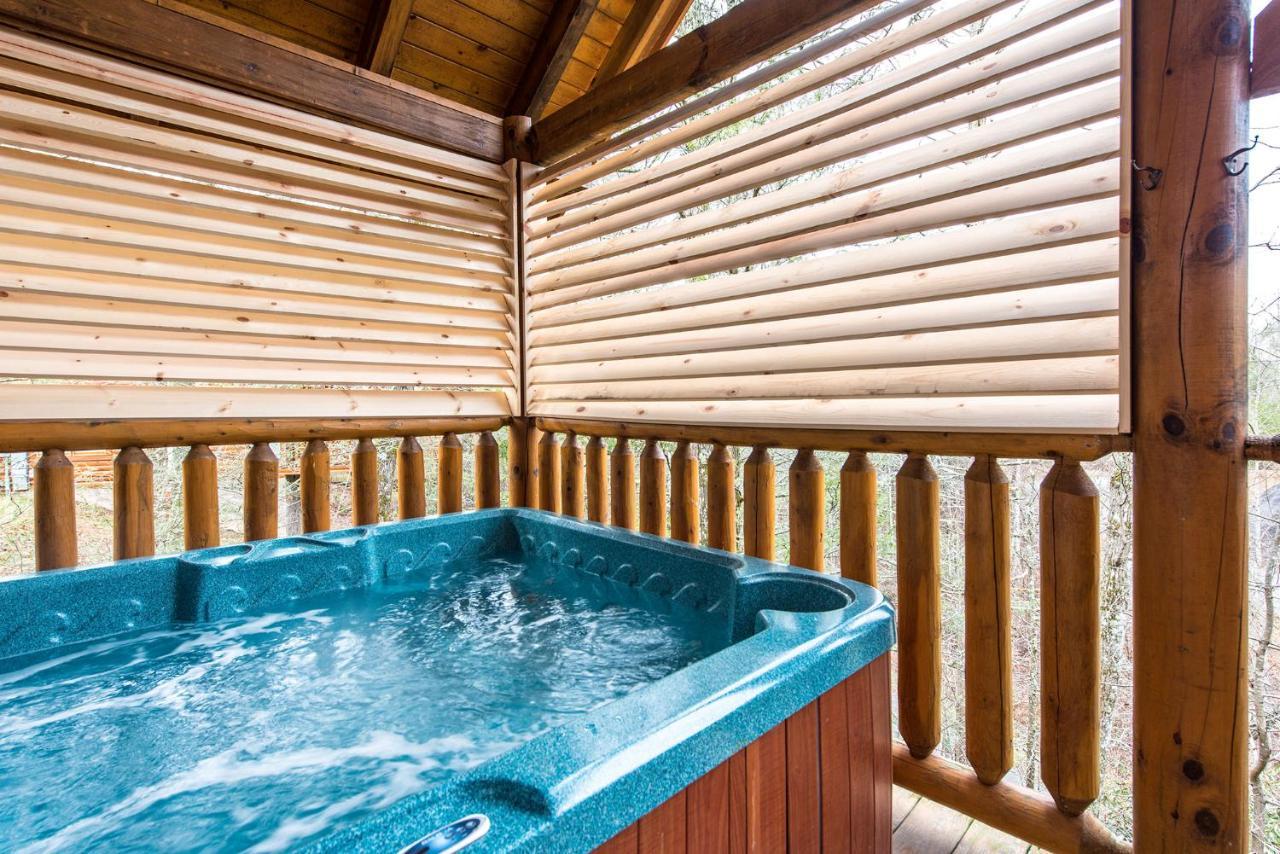 جاتلينبرج Secret Romance, 2 Bedrooms, Sleeps 8, Pool Table, Hot Tub, Arcade المظهر الخارجي الصورة