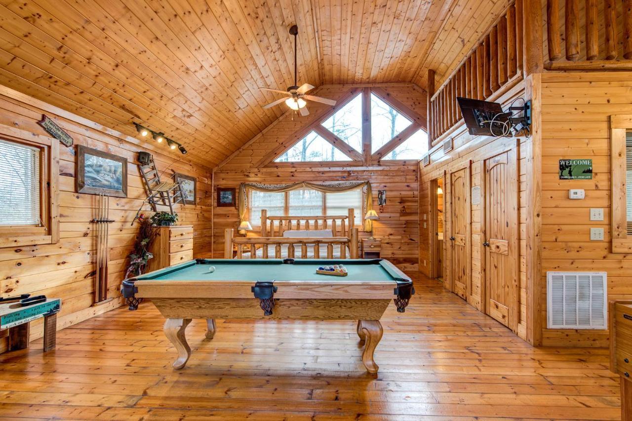 جاتلينبرج Secret Romance, 2 Bedrooms, Sleeps 8, Pool Table, Hot Tub, Arcade المظهر الخارجي الصورة