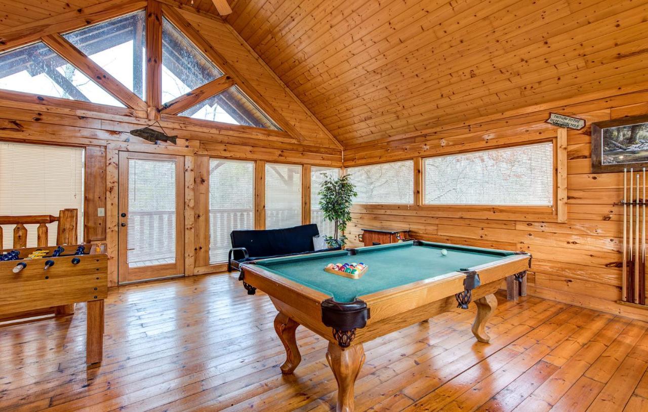 جاتلينبرج Secret Romance, 2 Bedrooms, Sleeps 8, Pool Table, Hot Tub, Arcade المظهر الخارجي الصورة