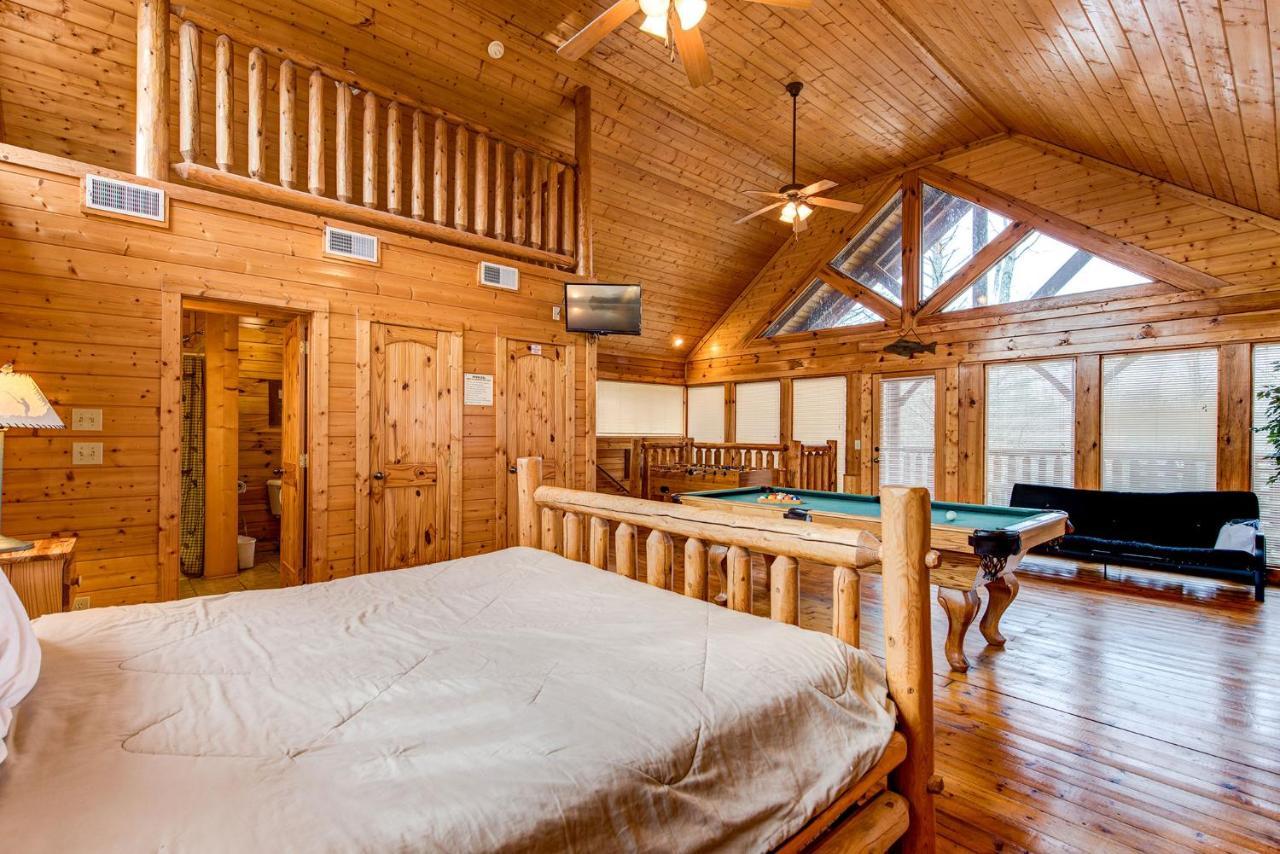 جاتلينبرج Secret Romance, 2 Bedrooms, Sleeps 8, Pool Table, Hot Tub, Arcade المظهر الخارجي الصورة