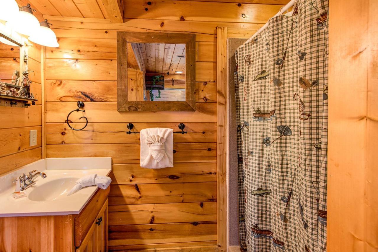 جاتلينبرج Secret Romance, 2 Bedrooms, Sleeps 8, Pool Table, Hot Tub, Arcade المظهر الخارجي الصورة